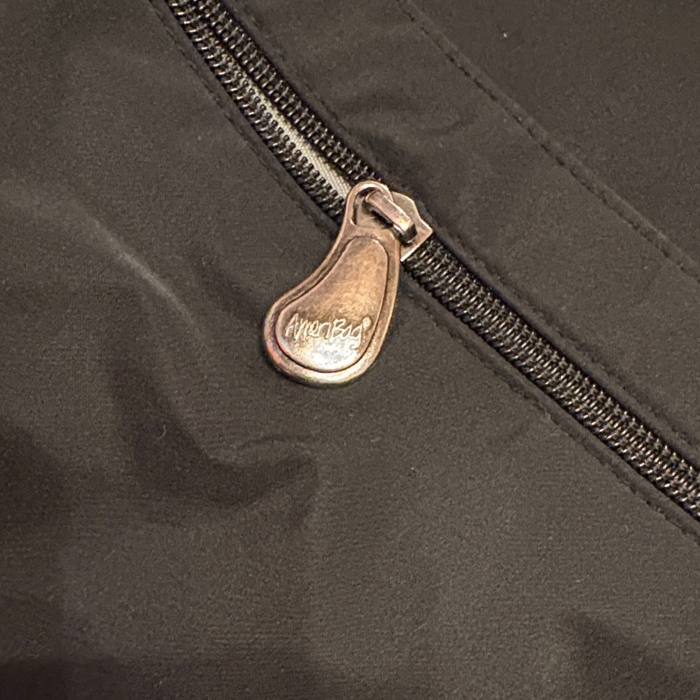Sleek Black Shoulder Bag - Picture 2 of 9